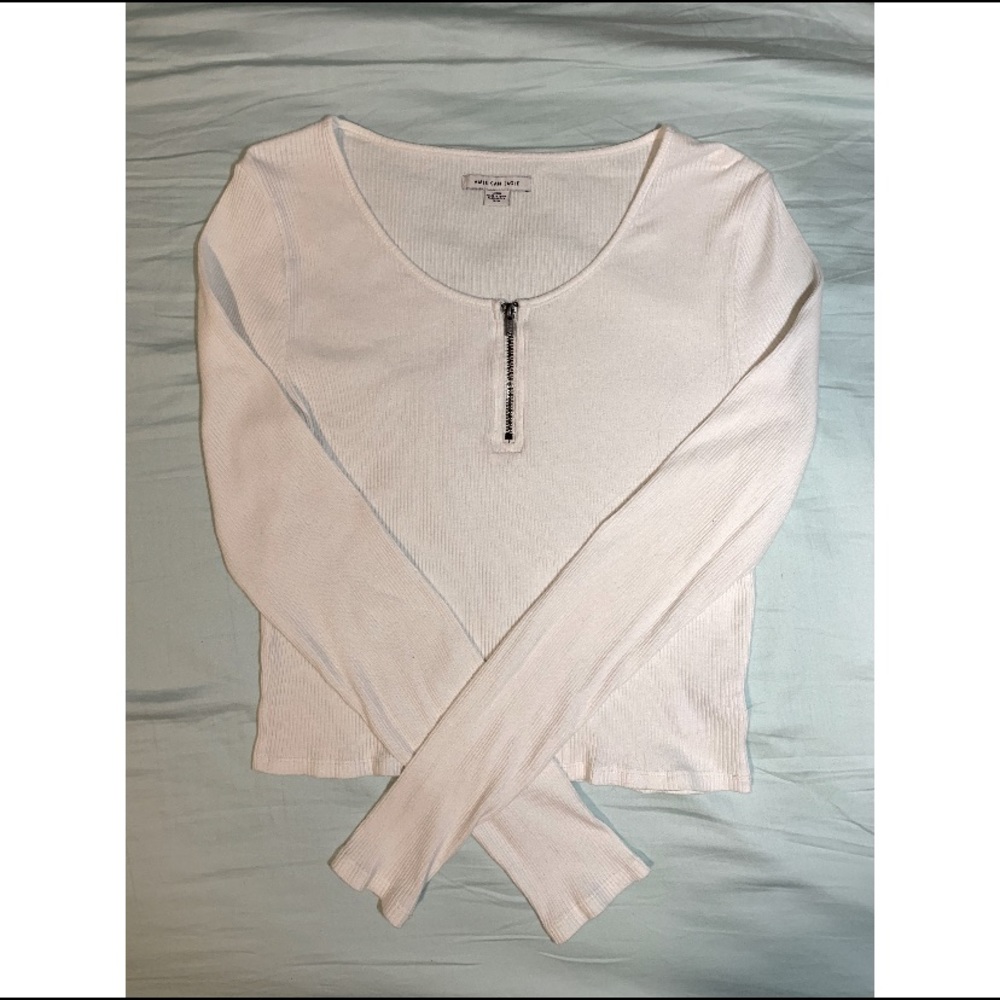 American eagle long sleeve crop top 🤍